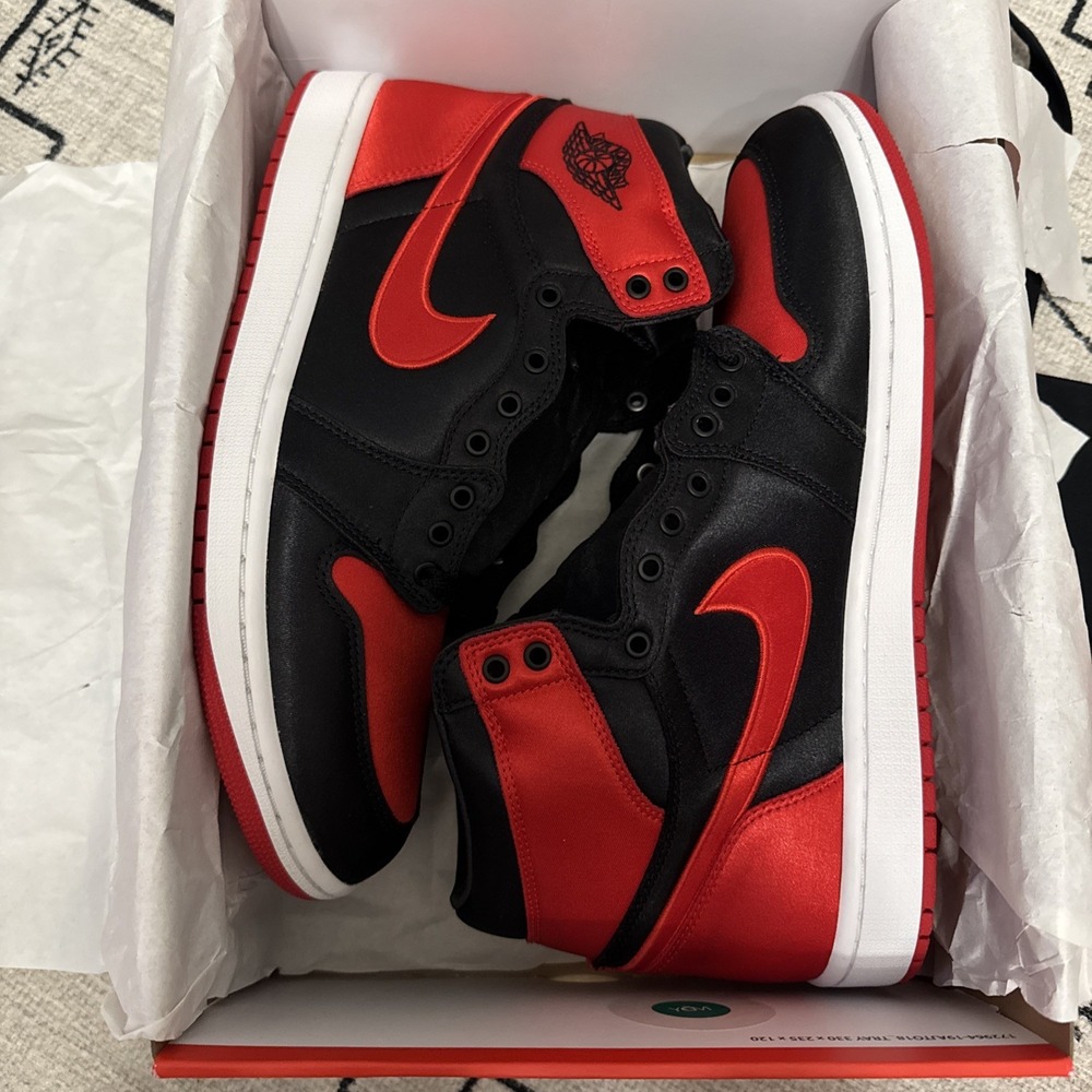 Air Jordan (W) 1 Retro High OG SATIN BRED 2023 - Size 11.5W/10M - fd4810 061